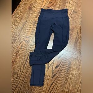 Lululemon. Navy Leggings. Ruffle/Cinched Back. Size 4. Great Condition.